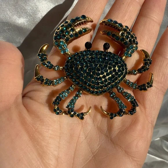 Vintage Blue Crystal Crab Brooch Pin – Ocean Inspired , Retro Animal Lapel Pin - Picture 6 of 8